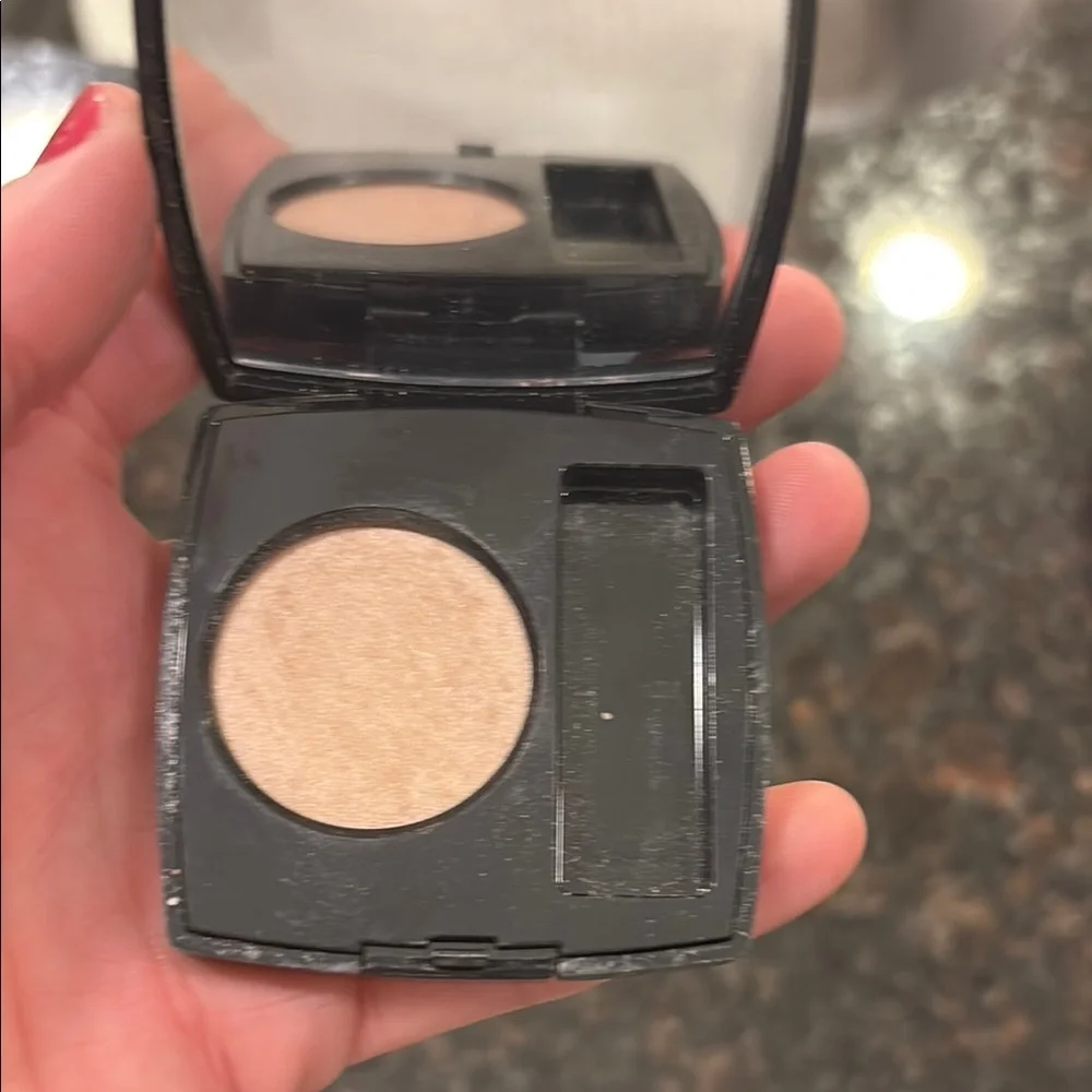 Chanel Elegant Beige Eyeshadow Compact - Picture 1 of 3